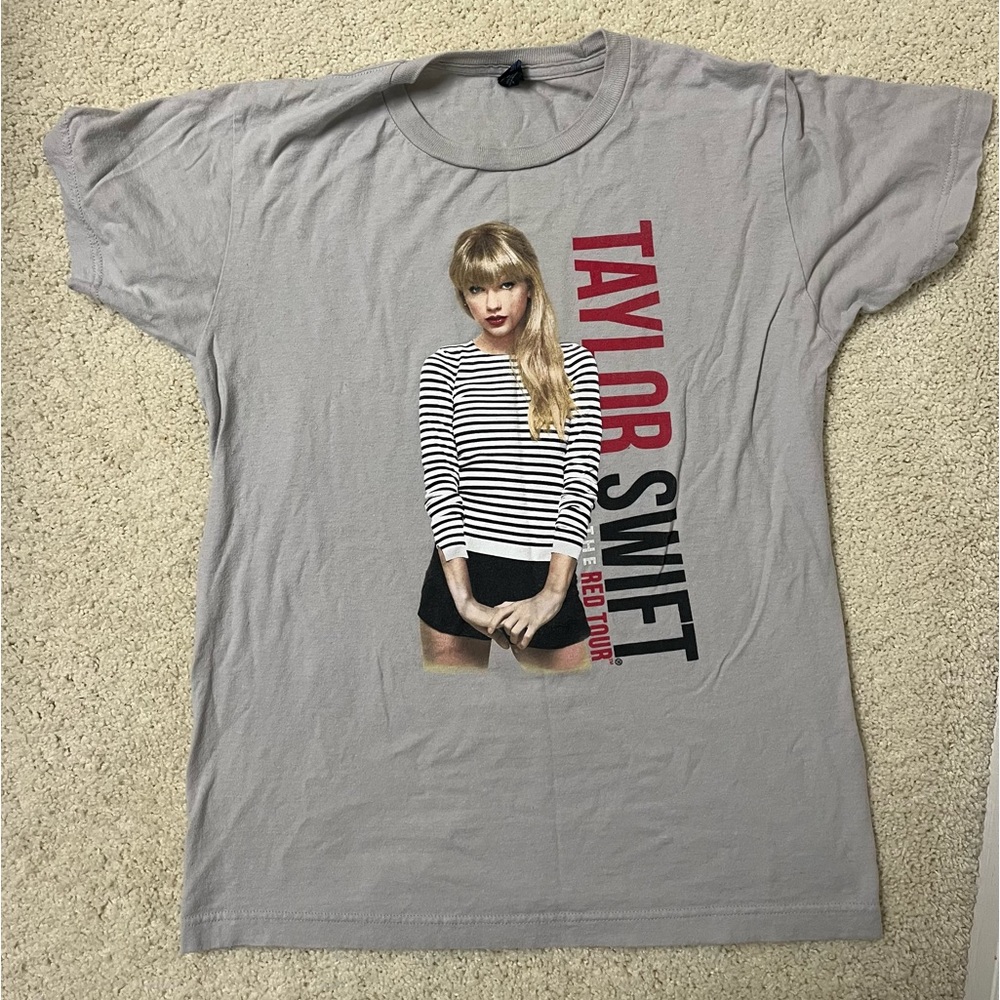Taylor Swift Red Tour T shirt size small